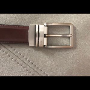 Dockers Men’s reversible belt.